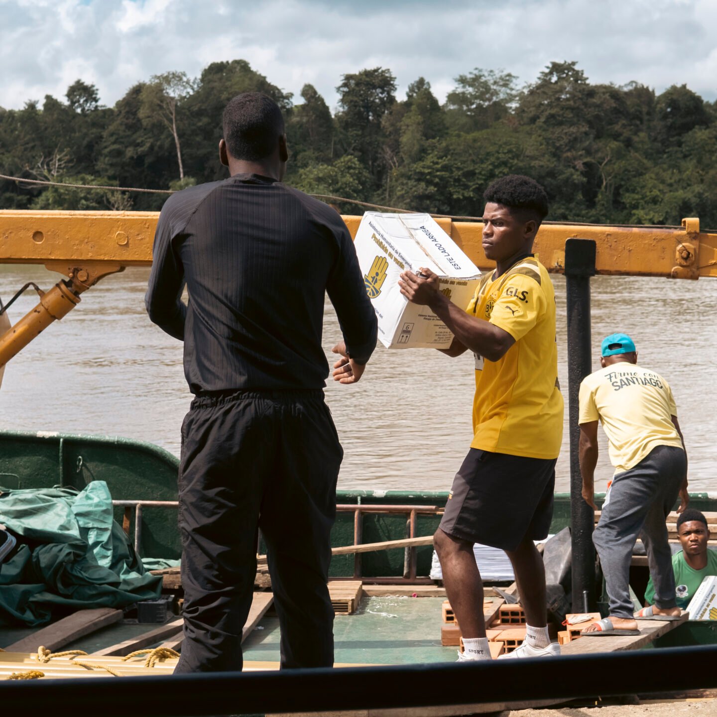 Entrega de ayudas humanitarias con el Programa Mundial de Alimentos y UNGRD en Génova de Docordó, siendo la cabezara municipal del litoral del río San Juan,